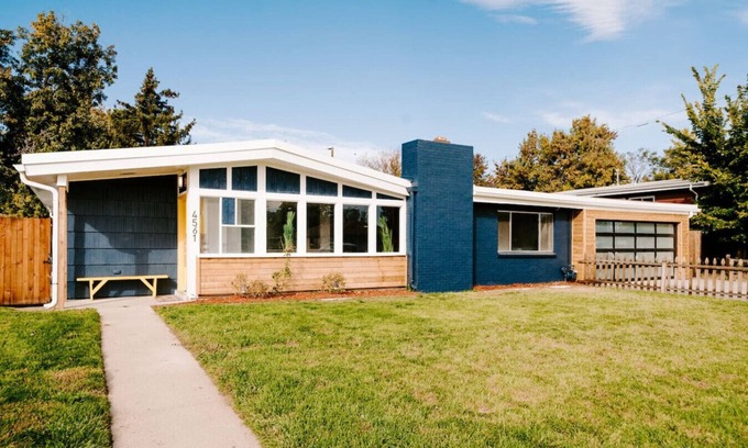 Barths House | Eclectic Mid-Mod Retreat 15 min to DT Denver