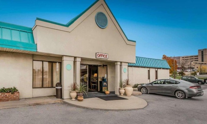 Altoona Hotel | Econo Lodge Altoona I-99