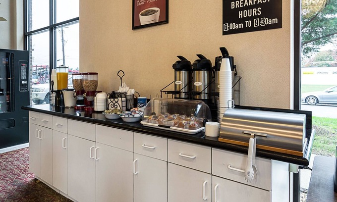 Clinton Hotel | Econo Lodge Andrews Air Force Base