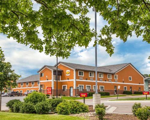 Southwest Area Cabin | Econo Lodge Cedar Rapids South
