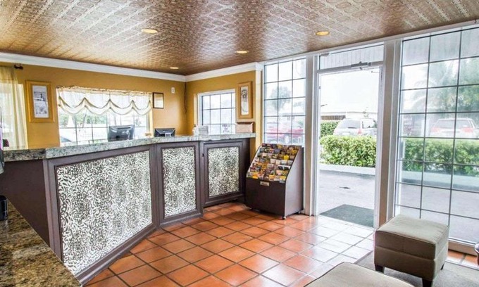 Cocoa Beach Cabin | Econo Lodge Cocoa Beach - near the Port