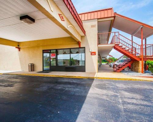 Dyersburg Cabin | Econo Lodge Dyersburg I-155