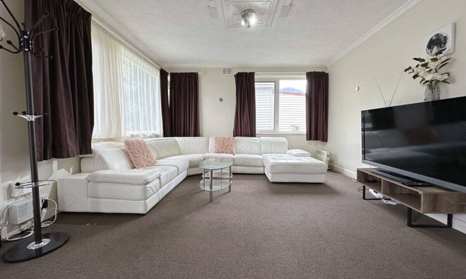 South Hobart House | Econo Lodge near Hobart City and Salamanca Market