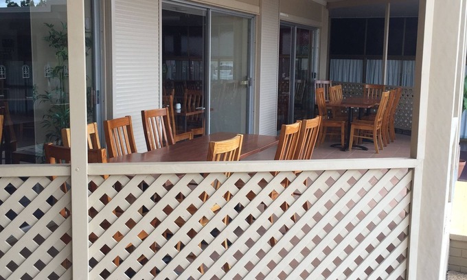 Bundaberg West Hotel | Econo Lodge Park Lane