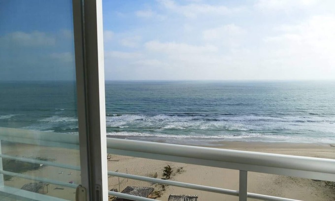 El Arenal Apartment | Ecuabook Departamento Familiar balcon vista Mar y Playa 305