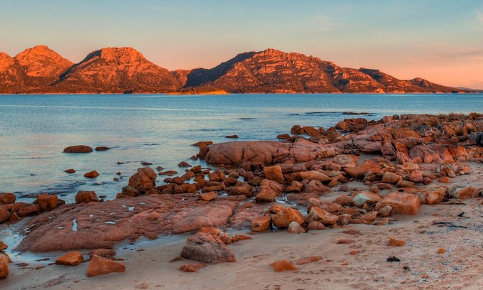 Coles Bay Hotel | Edge of the Bay Resort