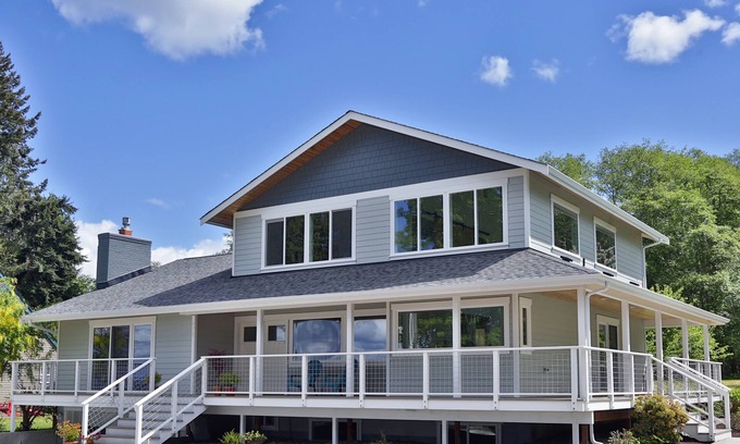 Langley House | Edgecliff Getaway - Walk to Langley; ping pong; water view; large porch and yard