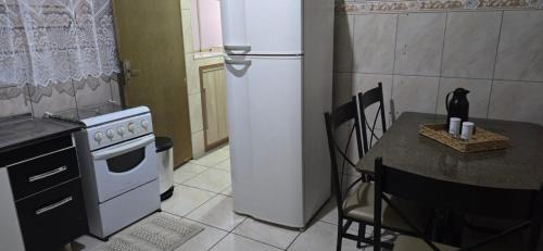 Maringa Apartment | Edificio Italia - 3 quartos - 2 banheiros - 1 garagem coberta - Taxa Para Hospedes Com Pets