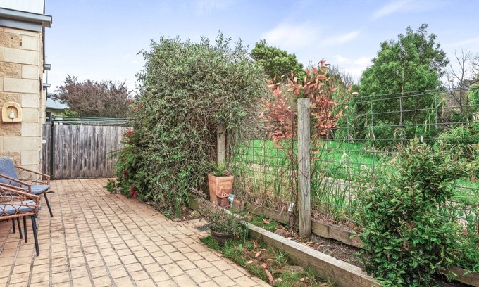 Apollo Bay Apartment | Edwards - Family friendly, pet friendly, linen provided, free WiFi