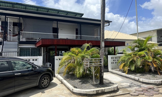 Noord Apartment | Een Benedenwoning met Zwembad!