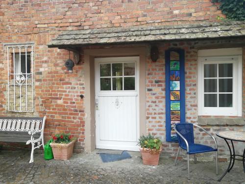 Steinhoefel Apartment | Ehemalige Bibliothek Apartment für 2 mit Küche Kamin Netflix Parken und Hofladen