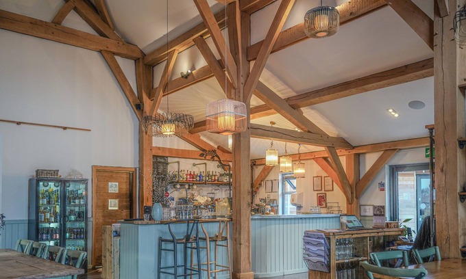 Cirencester House | Eider Cottage: Lake View & Spa Access in the Cotswolds