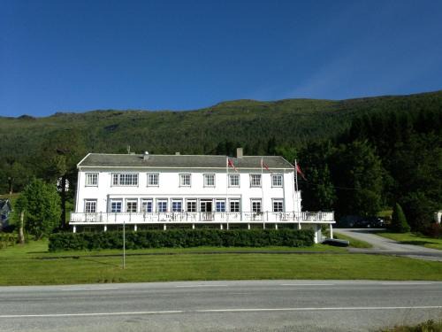 Eidsvag Hotel | Eidsvåg Fjordhotell