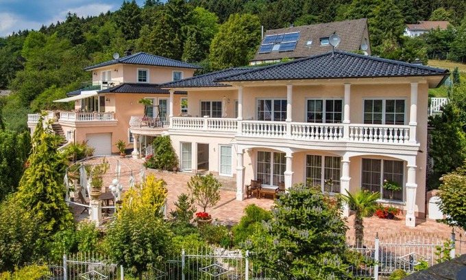Adenau Villa | Eifelpalace SB4 am Nürburgring