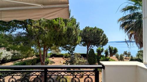 Nikaia-Agios Ioannis Rentis House | Ekatis Seacoast Nest