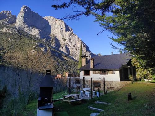 Cillorigo de Liebana House | El Chalet de la Poza - Río, barbacoa, Wifi, zona de trabajo, vistas.