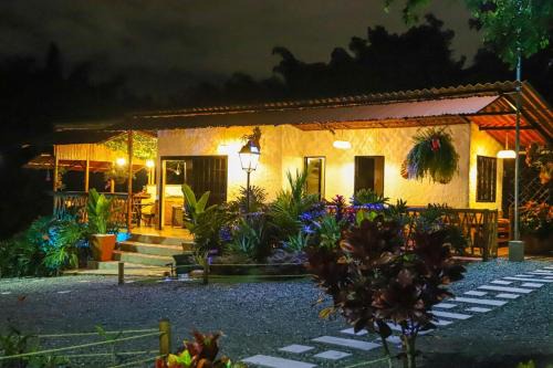 Calarca House | El Jardín Casa de Campo