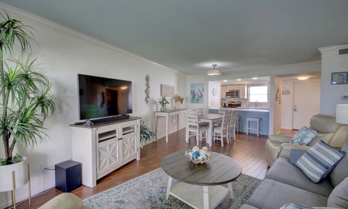 Fort Walton Beach Condo | El Matador 225 - FREE TICKETS! Your stay includes free tickets to many area attractions!