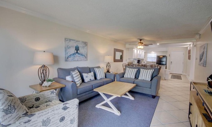 Fort Walton Beach House | El Matador 317 - Walk right out to the pool and the beach!