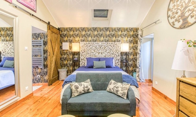 Septfonds Apartment | El Nido del Merlo with sauna and jacuzzi.