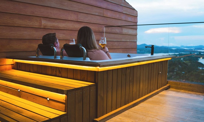 El Penol Condo | El Penol - Guatape Romantic CondonPrivate Jacuzzi with a view of La Piedra