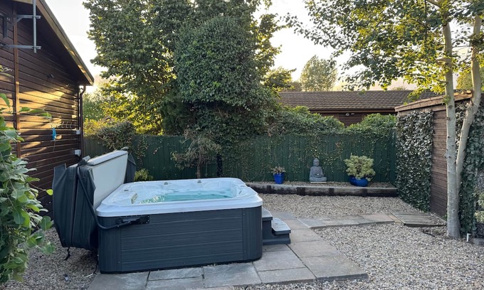Low Catton House | Elckys Holiday HOT TUB Lodge York