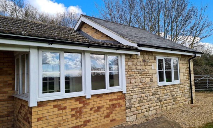 Ryhall House | Elderflower Cottage, fresh countryside bungalow 1.5 miles from historic Stamford