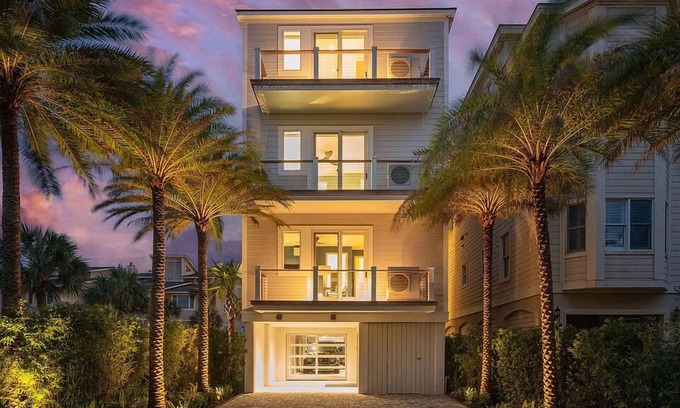 Isle of Palms House | ELEGANCE at the Grand Pavilion, 6 bd,Wild Dunes Oceanfront Home