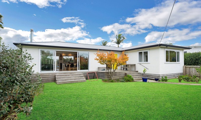 Birkenhead House | Elegance in Your Coastal Sanctuary!