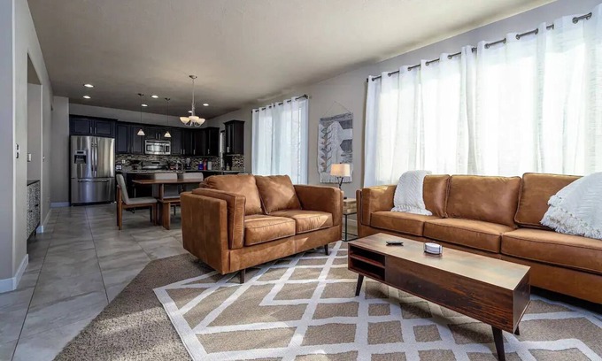 South Salt Lake House | Elegance: Your Urban Retreat in Salt Lake Citynn