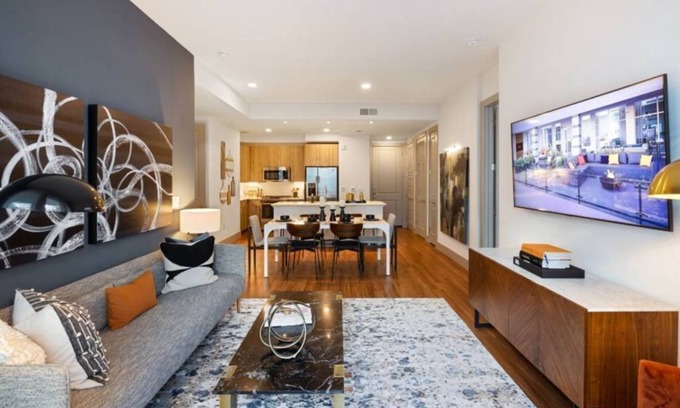 The Galleria Condo | Elegant 2BR Condo at Reverie at River Hollow w Pool
