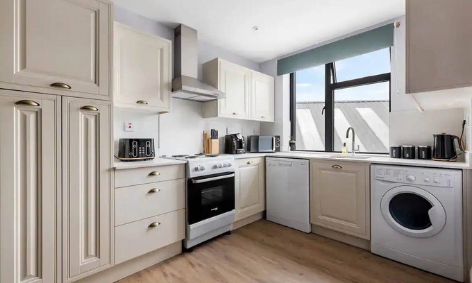 Dudden Hill Apartment | Elegant 3-Bedroom apartment near tube station - 360 Stays
