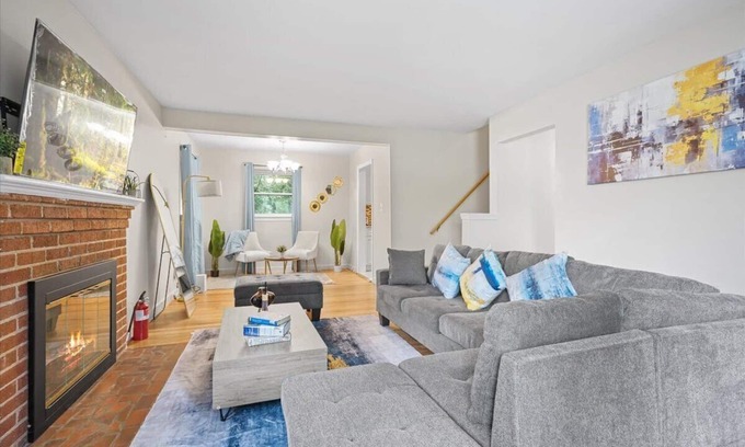 Arlington House | Elegant 5-Bedroom Retreat: Prime Location, Minutes from DC & Top Attractions