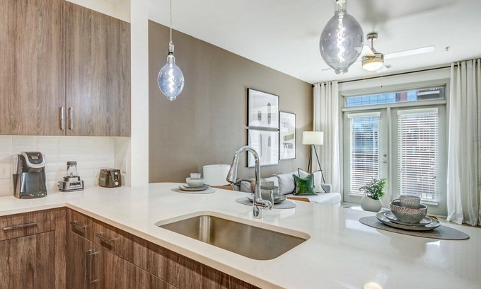 Alpharetta Apartment | Elegant Apartment in the Avalon