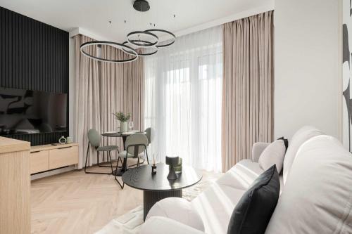 Fabryczna Apartment | Elegant Apartment with Parking near the Odra River by Renters Prestige