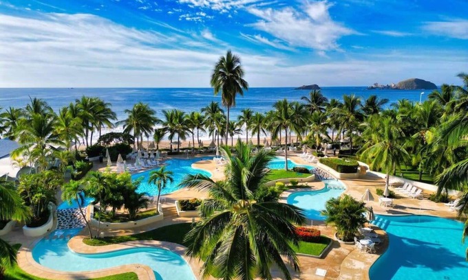 Ixtapa Apartment | Elegant Beachfront Studio in Monarca Ixtapa