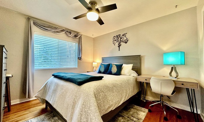 West University House | Elegant Bungalow, 1 bdrm house, Walk to casinos, only 1 blk from UNR