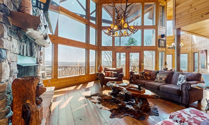 Mineral Bluff Cabin | Elegant cabin with amazing views, hot tub, pool table, indoor/outdoor fireplaces