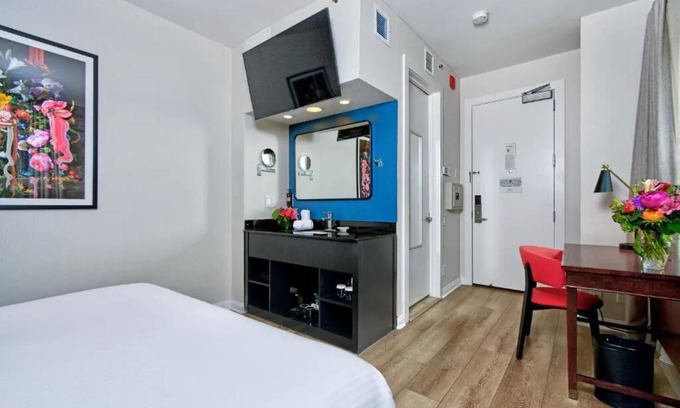 South Beach Hotel | Elegant City View Suite in Historic Boutique Hotel Griffon in San Francisco