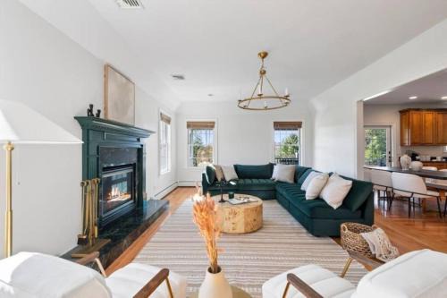 Chester Apartment | Elegant Home 7BRs, Game Room, Luxury Yard, Pool