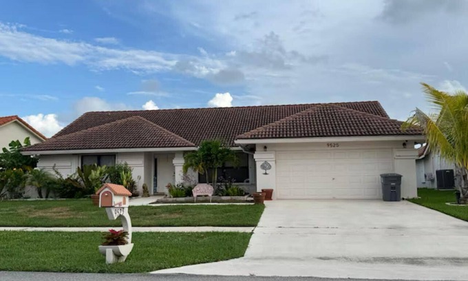 Boynton Beach House | Elegant Lake View Retreat