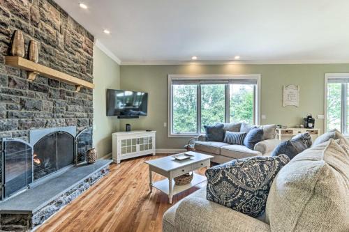Middlefield House | Elegant Middlefield Getaway with Game Room!