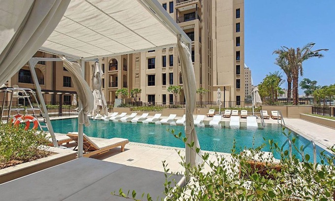 Umm Suqeim 3 Apartment | Elegant MJL Pool View Near Burj Al Arab