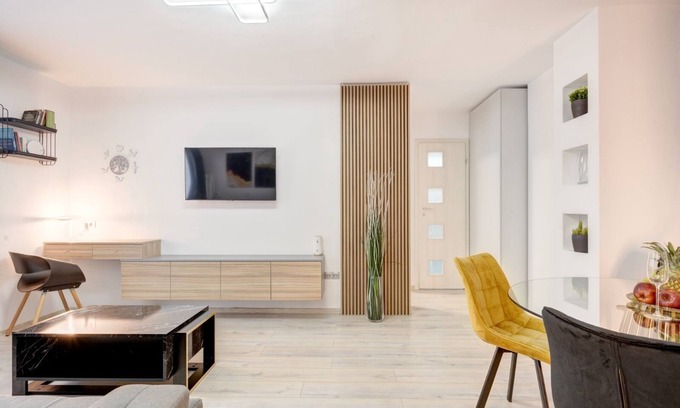 Bucharest City-Centre Apartment | Elegant Old Town Apartment - Central, Quiet, Fully Equipped