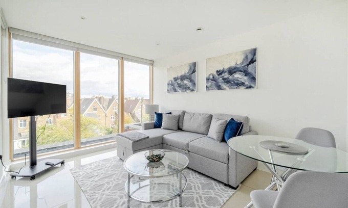 Wimbledon Apartment | Elegant One-Bed Penthouse with Terrace – Sleeps 4