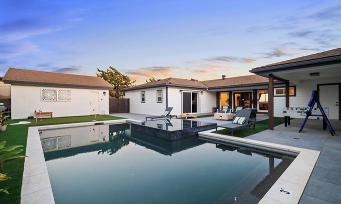 Mount Helix House | Elegant Pool Villa In Mount Helix, close to DT!