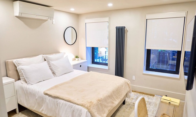 Tudor City Apartment | Elegant Private Studio