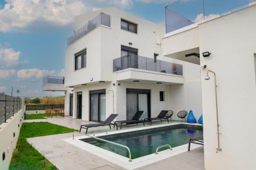 Gournai Villa | Elegant Stylish Villas with Shared Pool in Crete