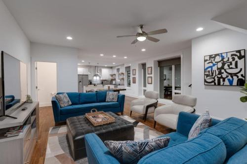 Eighth Avenue House | Elegant Townhouse Near Broadway