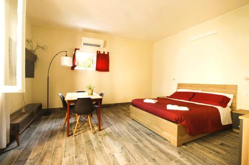 Pavia Apartment | Elegante Suite con giardino in centro storico